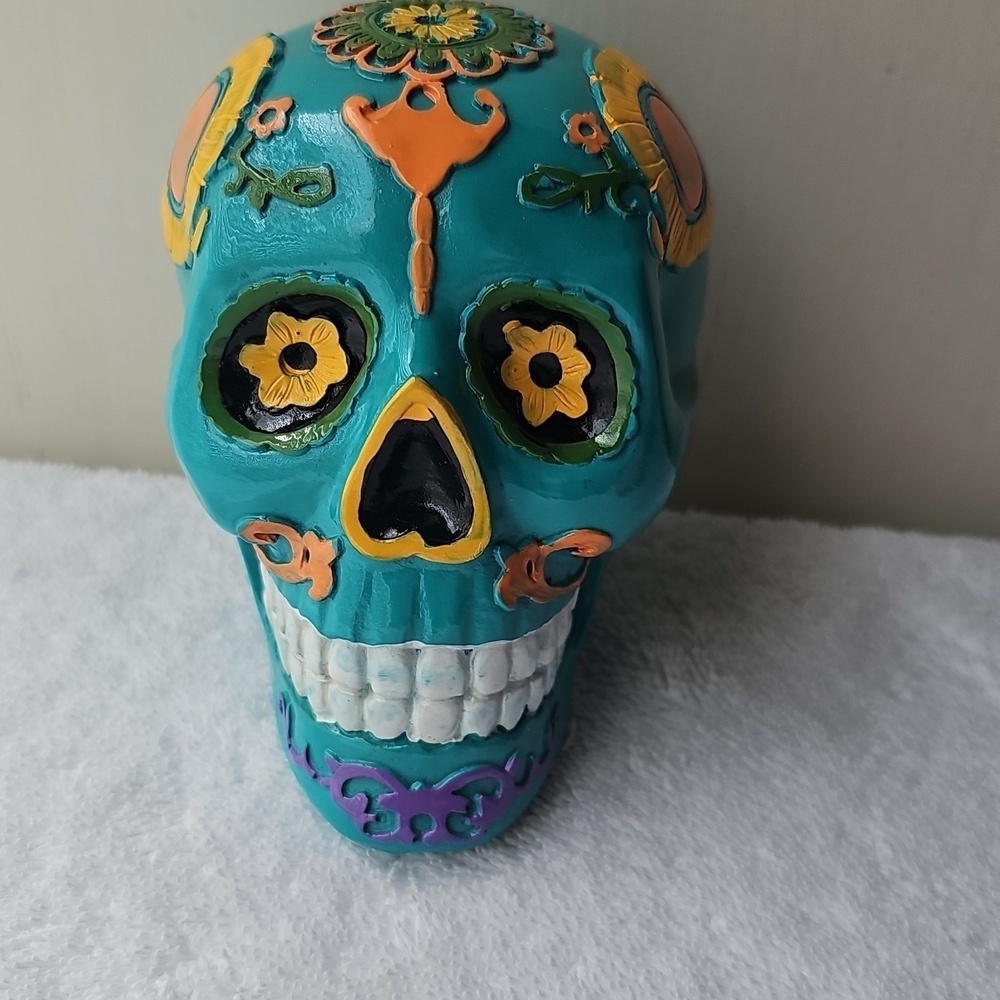 New 2 Skull Decor Halloween Day Of The Dead Colorful 4.2" Skulls Purple & Teal - Picture 7 of 11